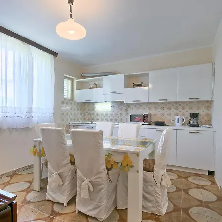 Nona By Interhome Umago